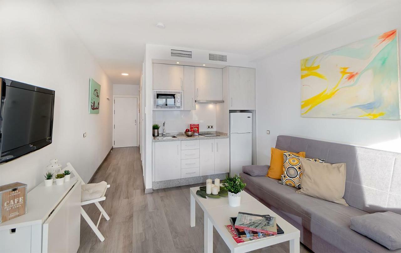 Apartamento Los Tres Soles マラガ エクステリア 写真