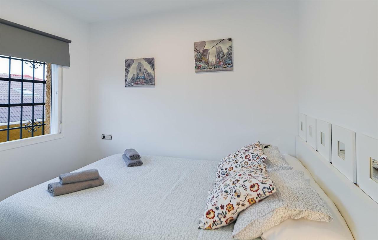 Apartamento Los Tres Soles マラガ エクステリア 写真