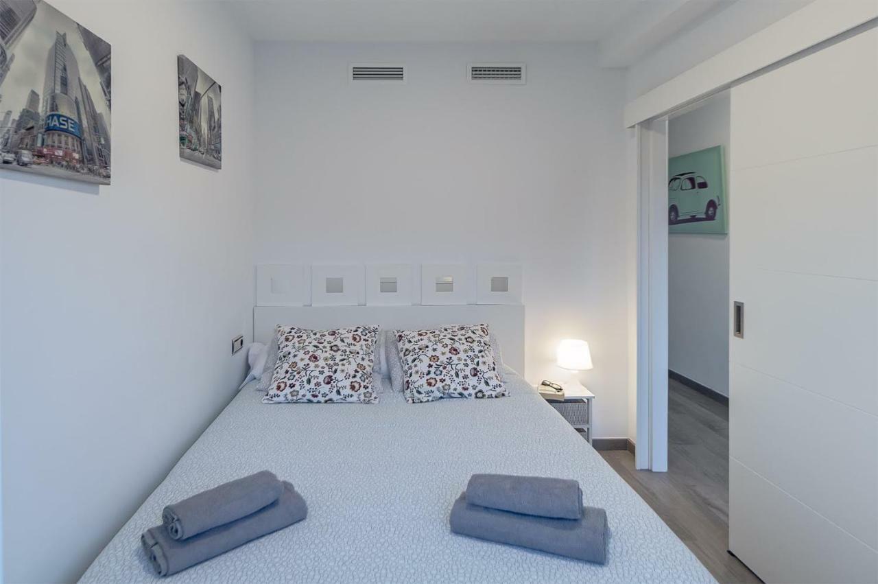Apartamento Los Tres Soles マラガ エクステリア 写真
